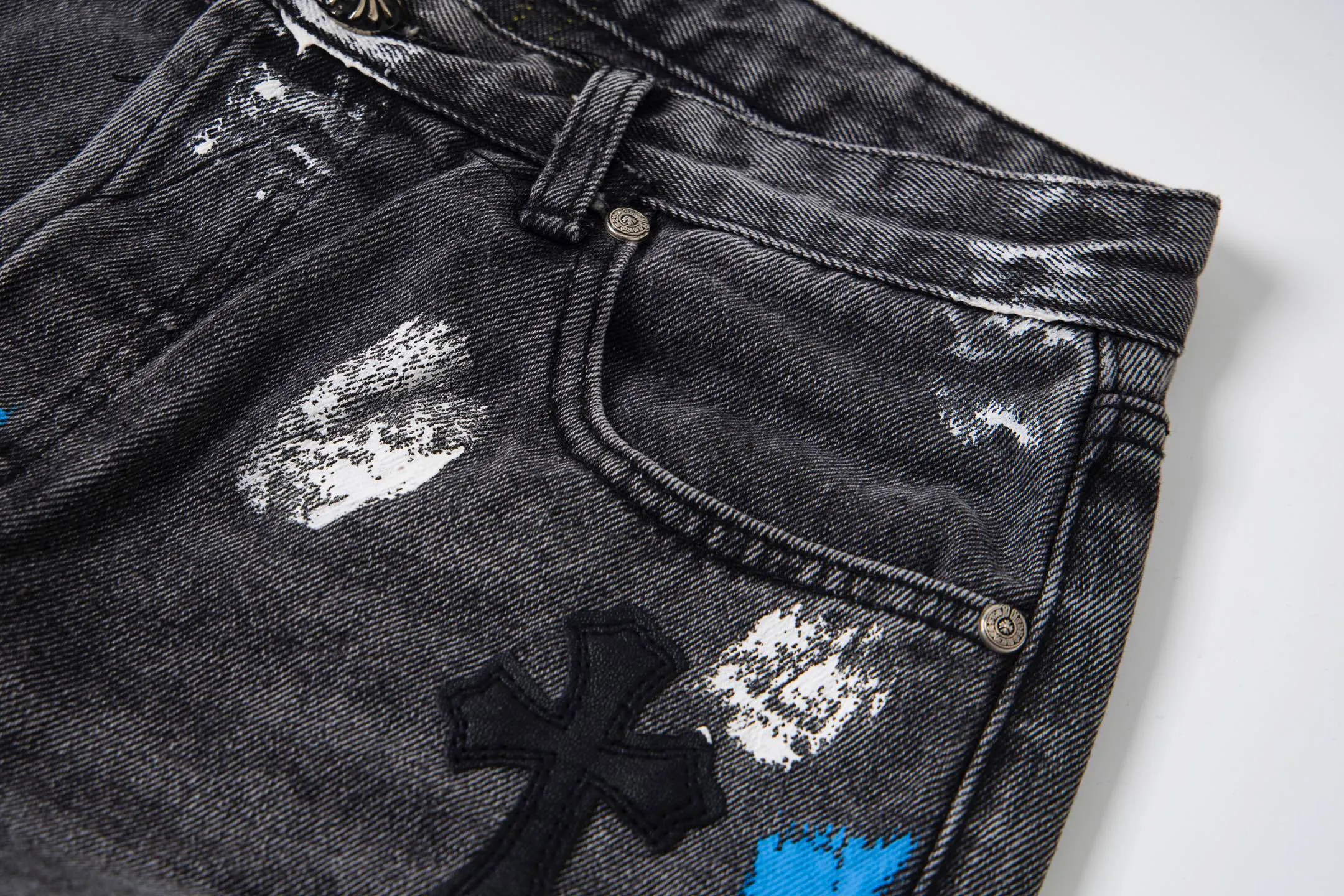 💰280 GALLERY DEPT & Chrome hearts Chrome Hearts co-branded big red logo with blue, yellow, black and white multi-color splicing washed jeans. Really restores the ultimate vintage texture. Three-dimensional version. Loose and comfortable, not picky about the figure. Makes taller and slimmer. Factory Seiko. Original quality control. Same style for men and women. Can be matched with couples. Versatile recommendation. Must-have jeans for all seasons. Fashionistas have been disappointed. From the quality selection of fabrics, the tailoring of details, and the matching of patterns, they are all impeccable! The upper body is so handsome when worn...it can be easily worn by men, women and children! The craftsmanship is made of heavy-duty washed pure cotton denim fabric. After washing, it is soft and thick. It is very stylish when worn on the body. Style number: 1757# Color: black Size: 28 30 32 34 36